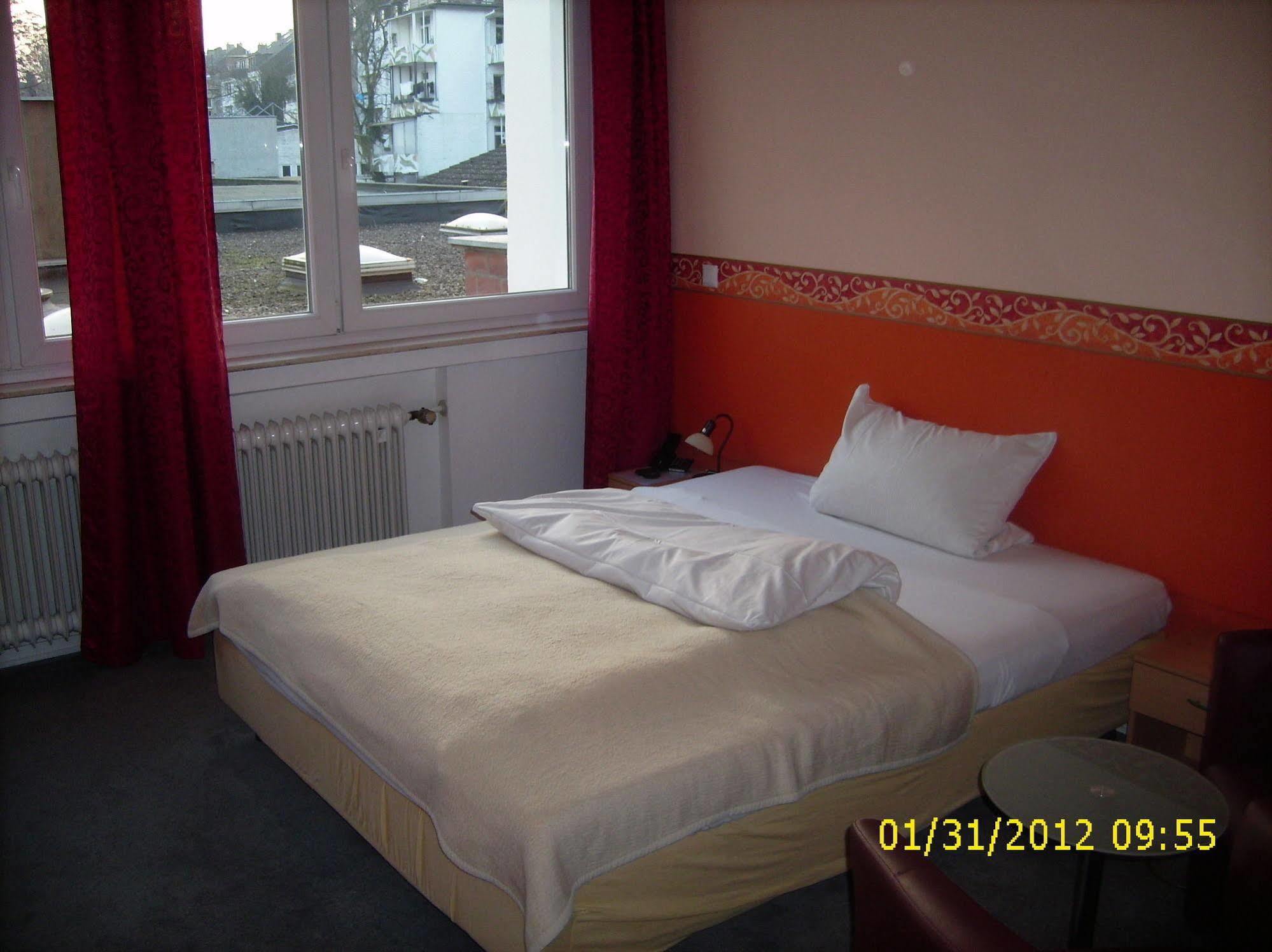 Eu Centralhotel Im Toennchen ดุสเซลดอร์ฟ ภายนอก รูปภาพ